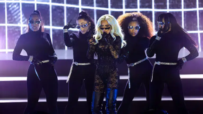 Christina-Aguilera-performing-live-at-Saadiyat-Nights-in-Abu-Dhabi