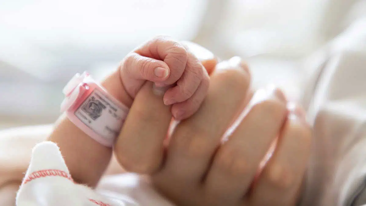 Care Leave for Mothers in Sharjah