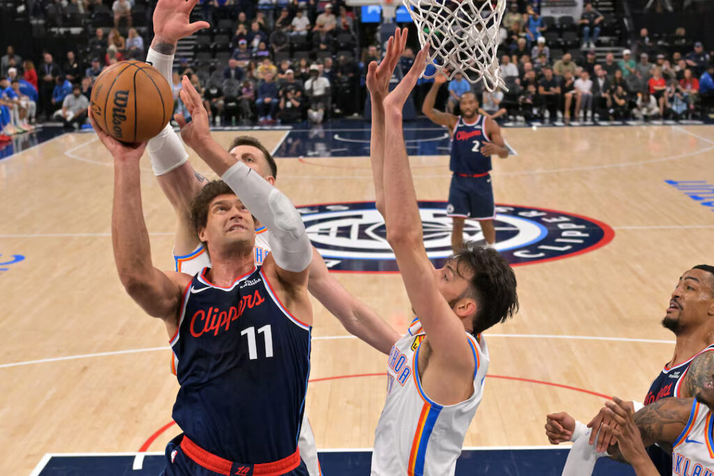 Thunder clinch top seed